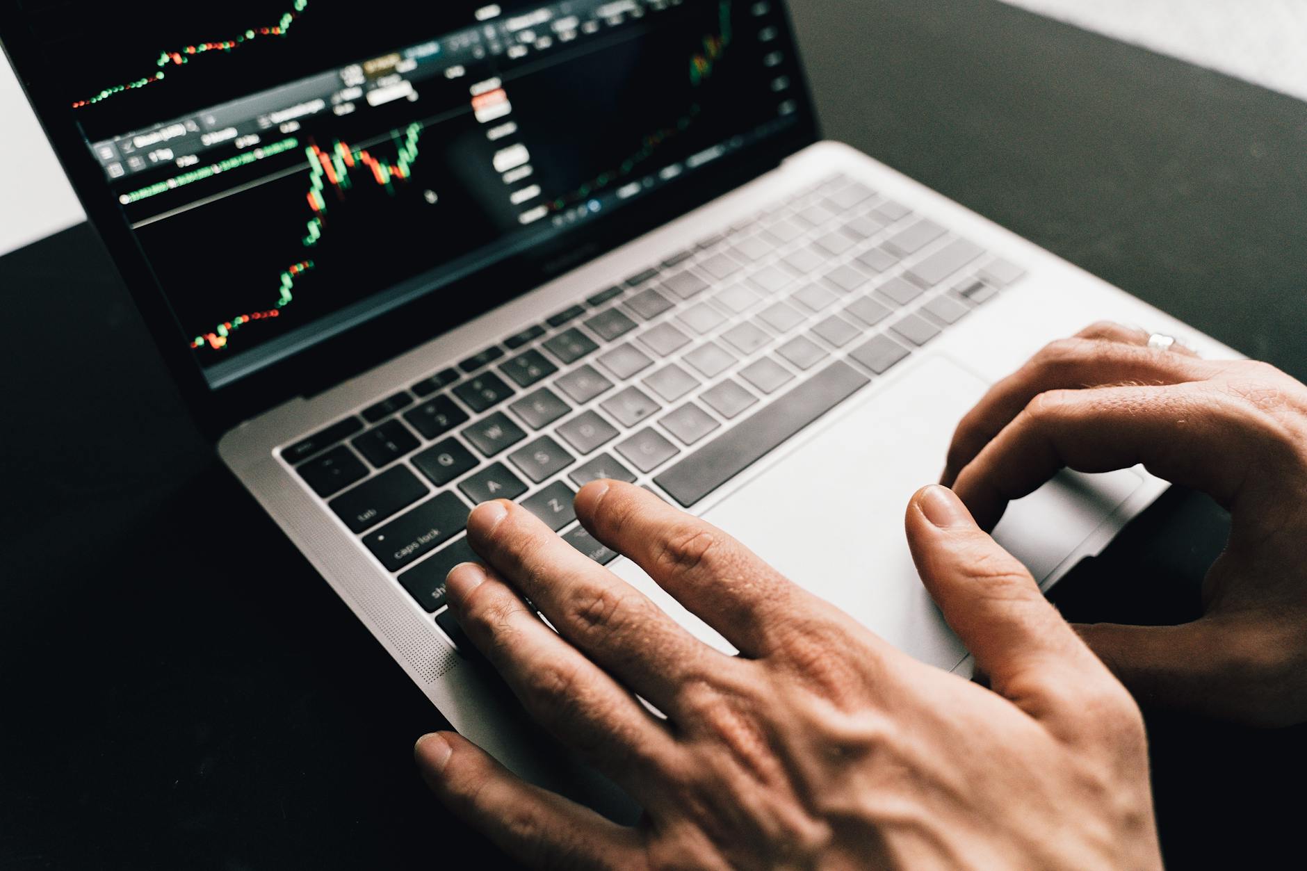 AI-Generated Content: Benefits, Risks & SEO Best Practices