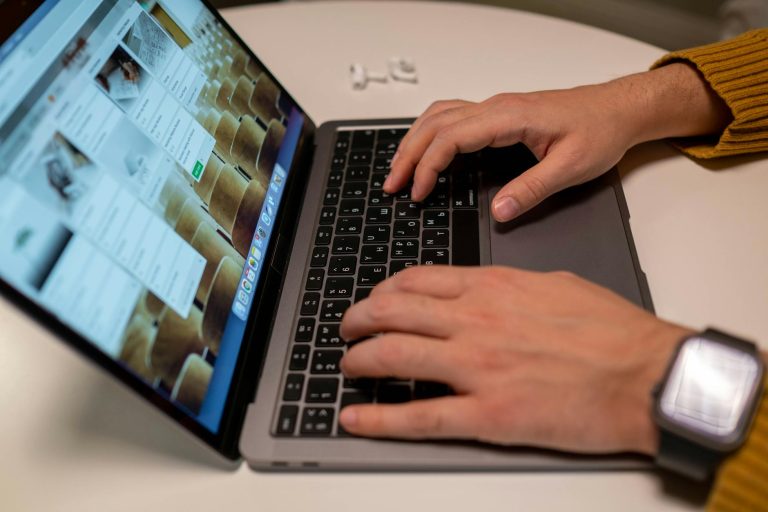 Automated Blogging with AI Agents: How to Build a Content Machine That Actually Ranks