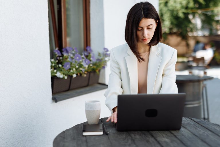 Best AI Tools for Writing Blog Posts: 10 Options Ranked for SEO