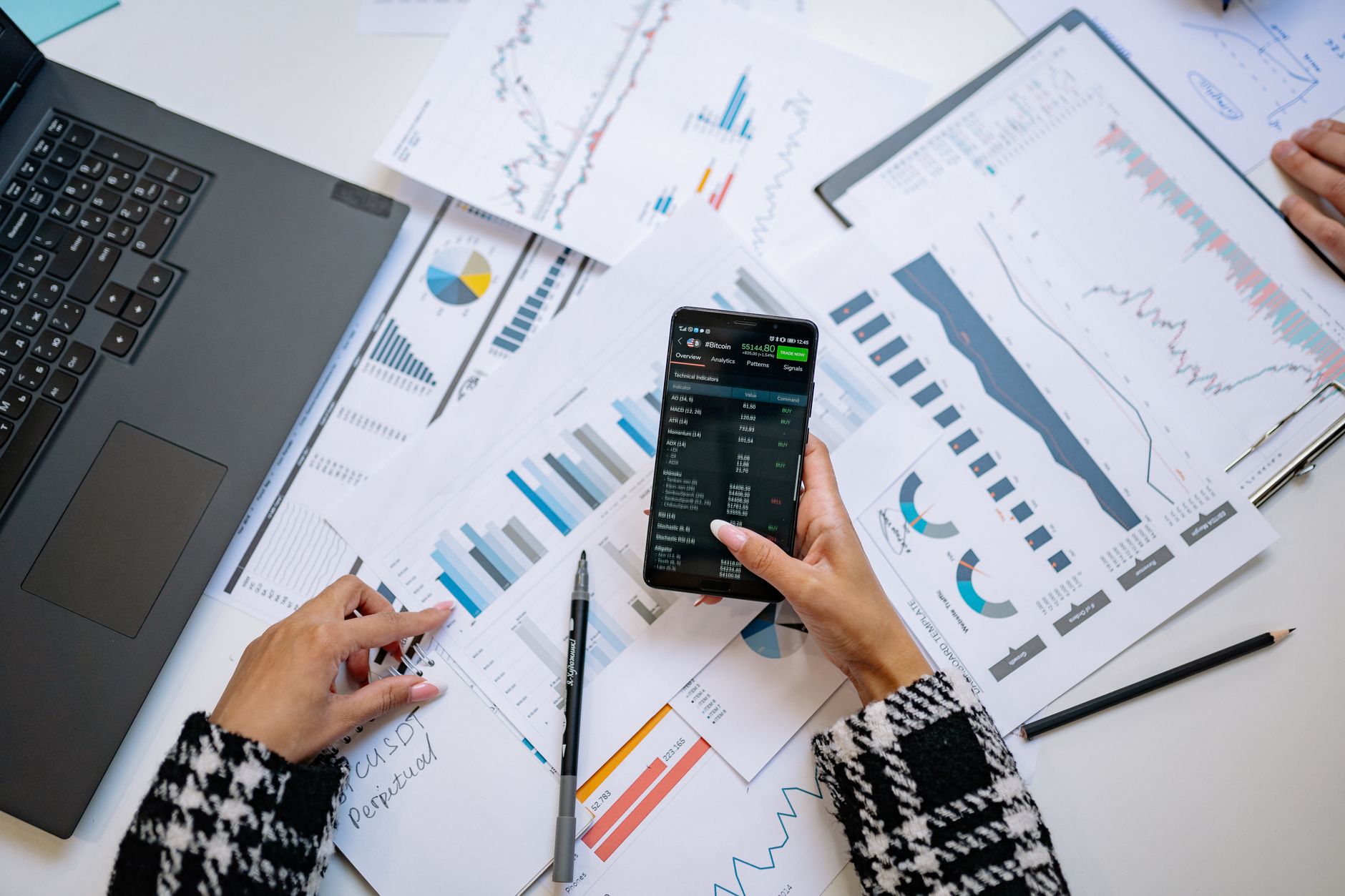How to Use Content Marketing to Attract Customers to Your SEO Tools Business